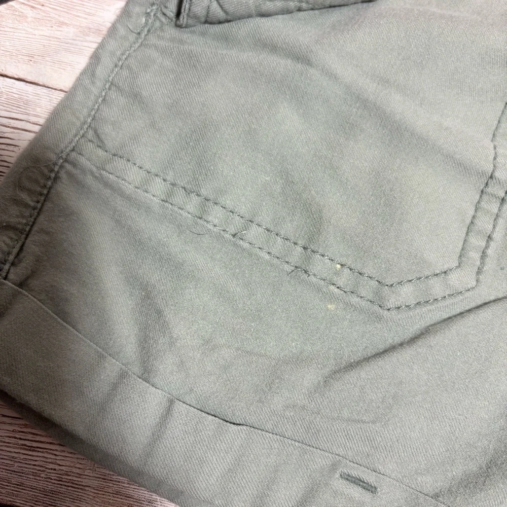 Gap Kids Sage Green Cargo Shorts Girl’s Size XL Extra Large Spring Summer Basics